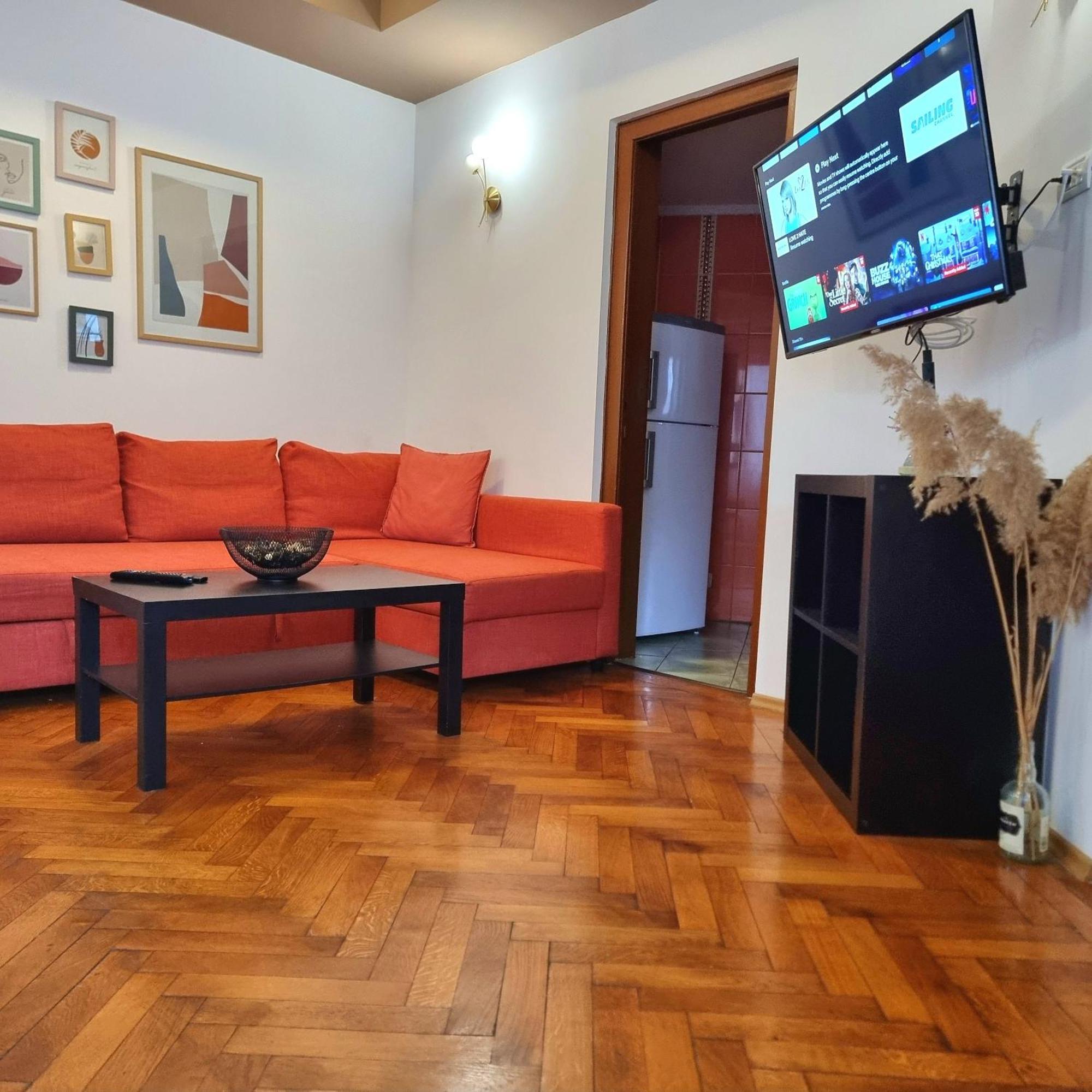 Peaceful Getaway - Generous 3-Bedroom Sanctuary - Close To Historic Old Town Bukarest Eksteriør billede