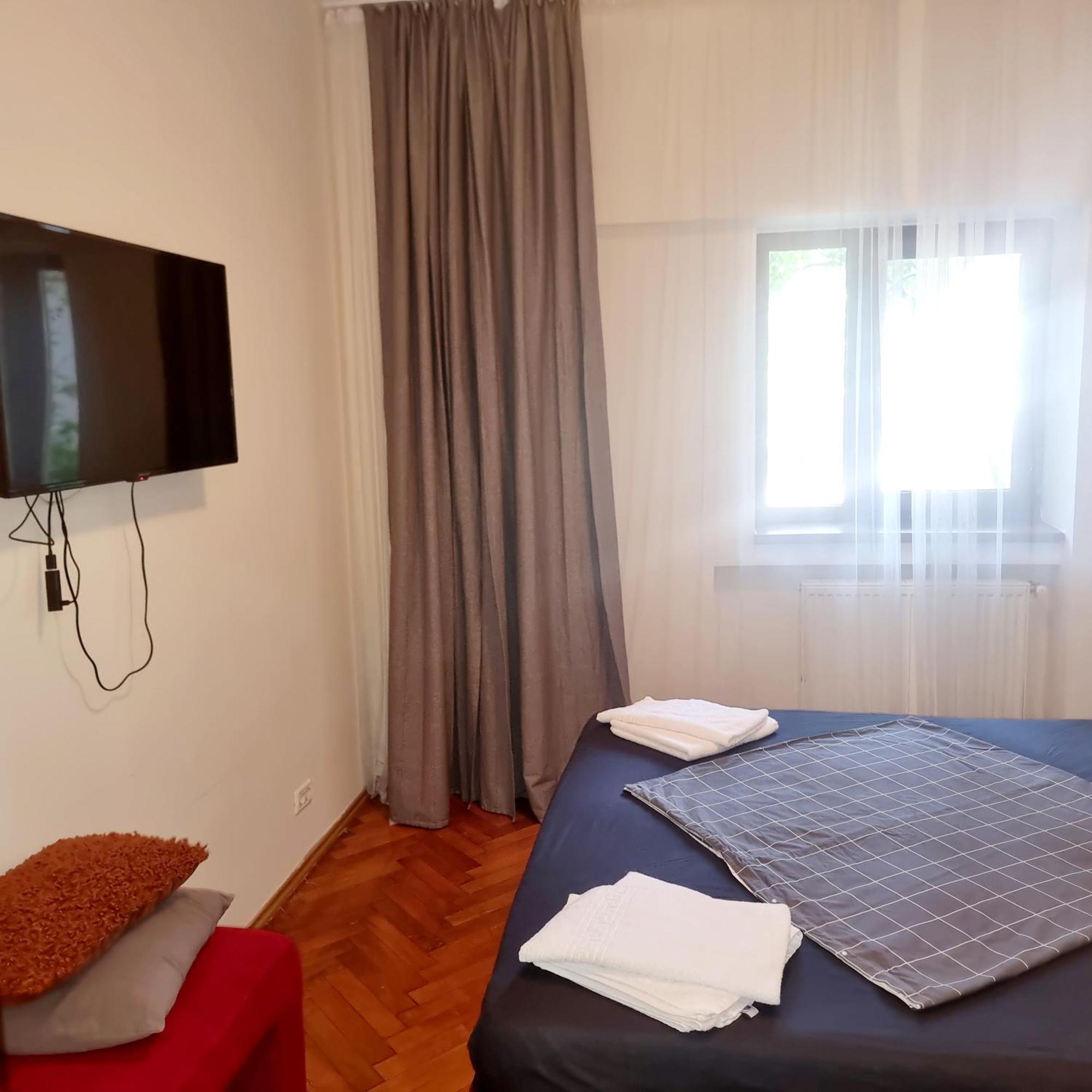 Peaceful Getaway - Generous 3-Bedroom Sanctuary - Close To Historic Old Town Bukarest Eksteriør billede